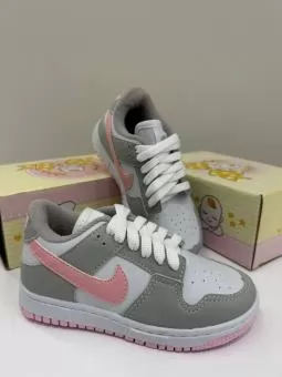 TENIS NIKE DUNK JUVENIL CINZA/ROSA